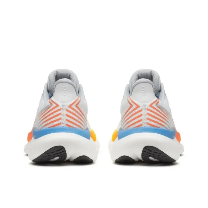 Maratona Every Woman’s x Saucony Triumph 23 da donna Maratona Every Woman’s x Saucony Triumph 23 da donna