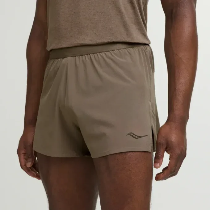 Pantaloncini da uomo Outpace 2,5″ con spacco Pantaloncini da uomo Outpace 2,5″ con spacco