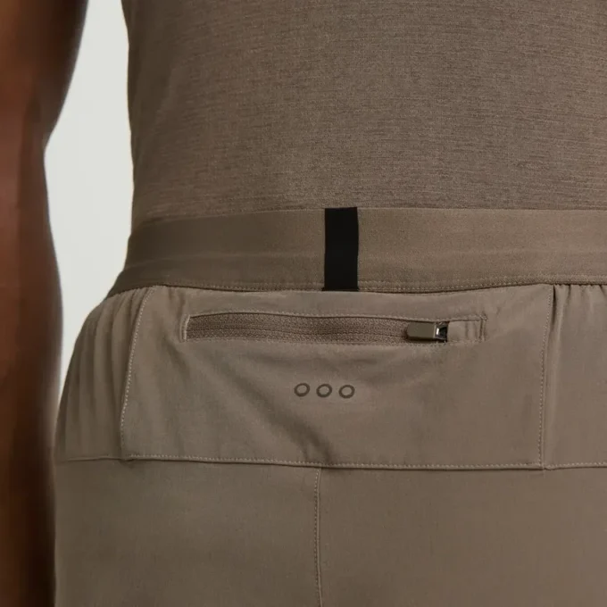 Pantaloncini da uomo Outpace 2,5″ con spacco Pantaloncini da uomo Outpace 2,5″ con spacco